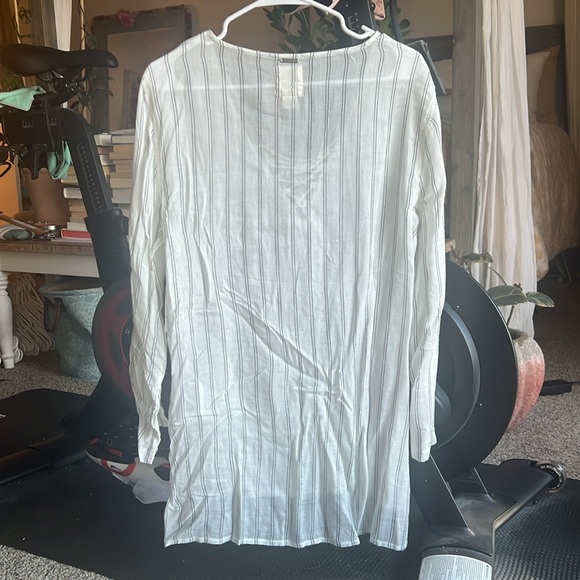 Billabong Swim Cover. Sheer white with blue/grey stripes. Size XS - Picture 2 of 4